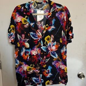 NWT Floral Short Sleeve Button-Up Shirt
